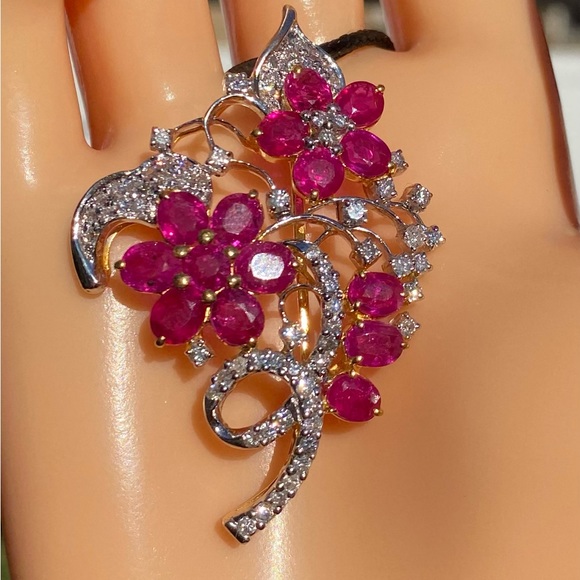 Natural Burmese Ruby and Diamond Broach /Pendent in 18K solid gold - Picture 2 of 11